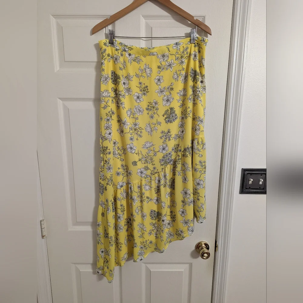 Gianni Bini skirt yellow floral asymmetrical hem size XL